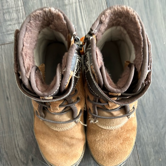 UGG Arren weather boots youth size 3 waterproof with faux fur lining - Picture 5 of 10